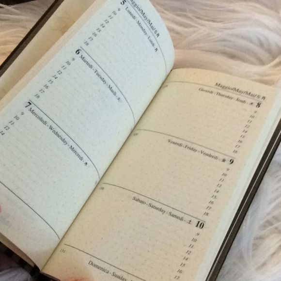 💞FENDI 💞calendar note book - Picture 9 of 10